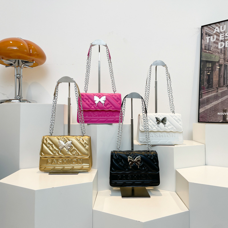 This year, the butterfly small bag for women's spring 2025 is in vogue. It's a stylish and versatile chain crossbody bag and a single-shoulder small square bag Application Scenario
