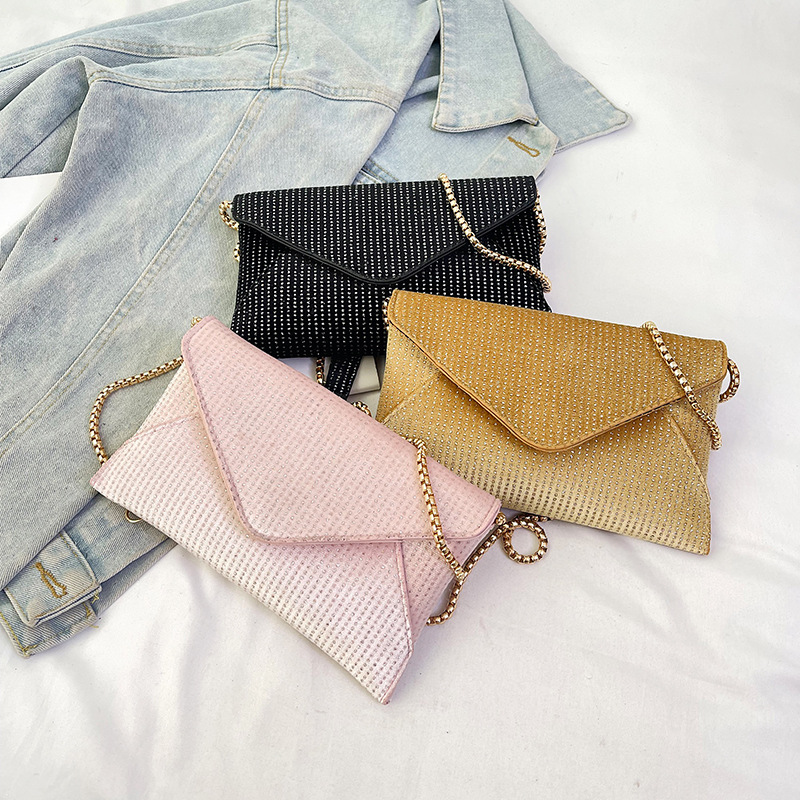 Niche envelope women's bag 2024 Korean version, fashionable single-shoulder crossbody underarm women's bag, casual, simple and large capacity women's bag Application Scenario