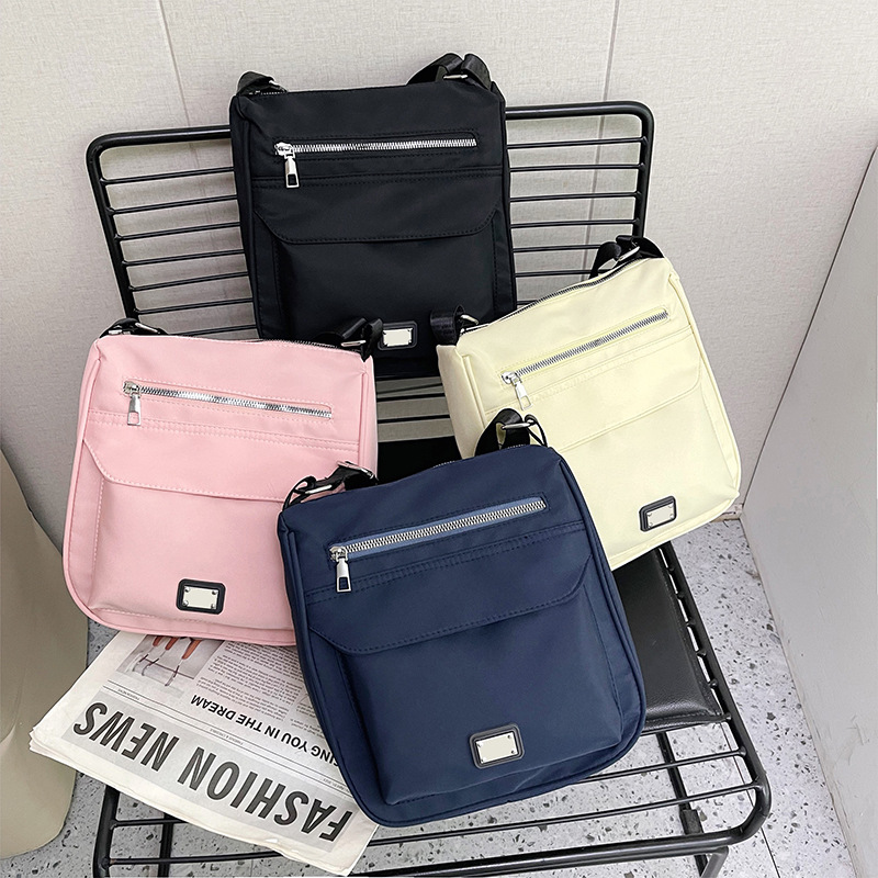 Nylon fabric large-capacity women's casual crossbody bag 2025 new style simple and multi-functional single-shoulder bag cross-border women's bag Application Scenario