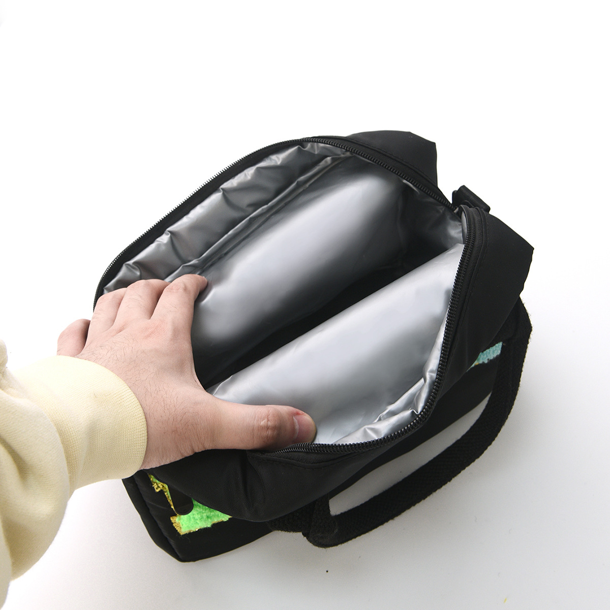 Amazon embroidered lunch bag, cross-border letter portable handbag, travel casual insulated bag, large capacity storage bag details Picture