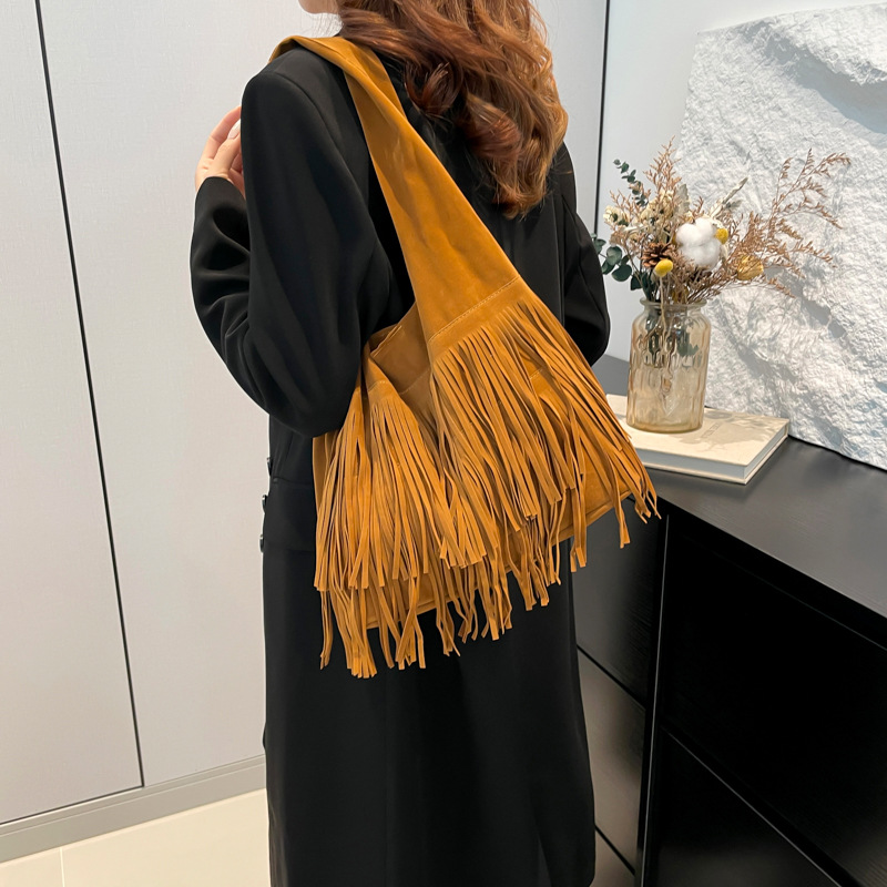 Korean fringed bag 2024 New style, fashionable large-capacity retro tote bag, casual commuting, high-end underarm bag Specification drawing