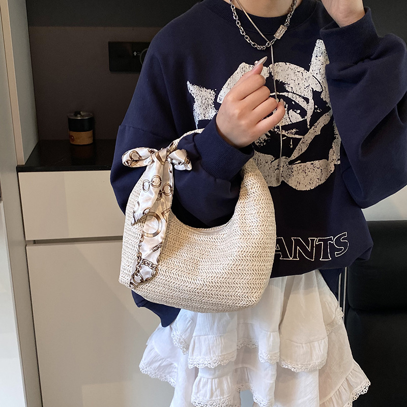Spring new forest-style straw woven bags, fashionable hand-held women's bags, single-shoulder bags, woven bags, spring and summer trendy beach bags Specification drawing