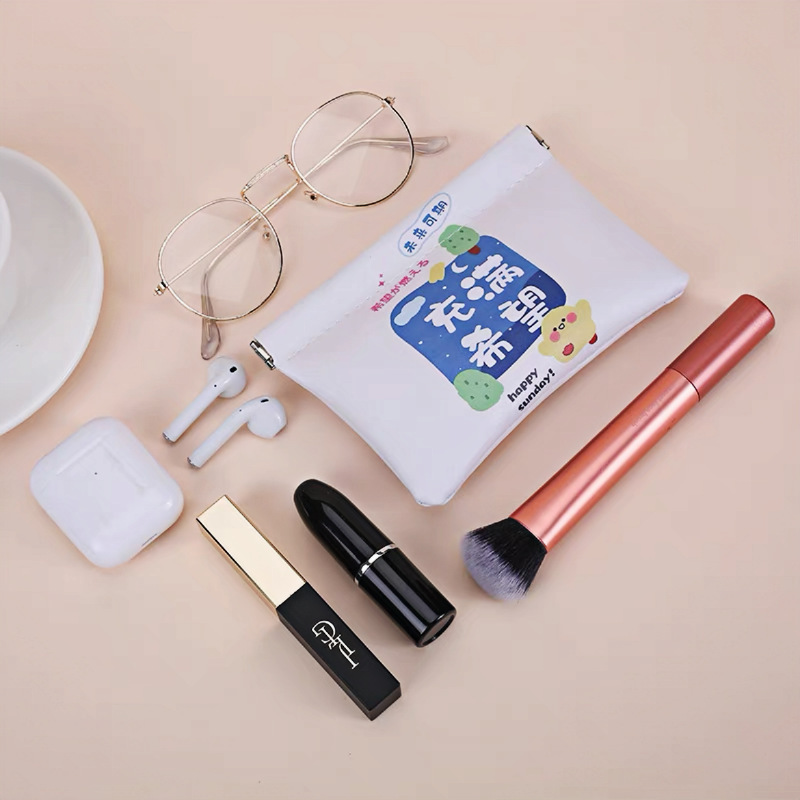 High-end and cute self-closing spring piece makeup bag, women's pressure-resistant portable lipstick storage bag, key coin purse Application Scenario