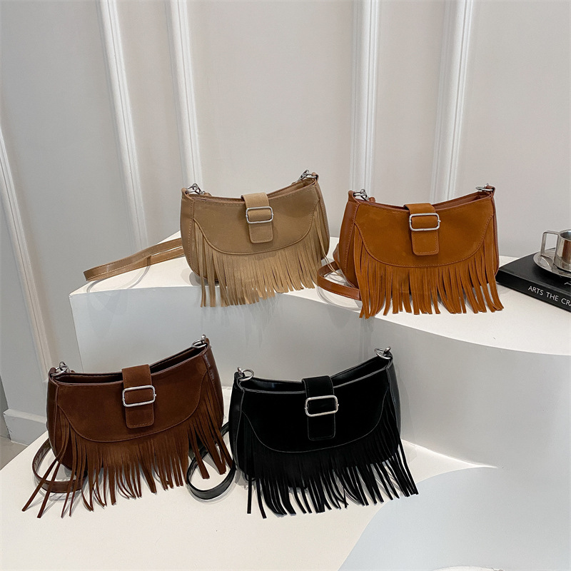 Stylish tassel bag for women, Spring 2025 new style, versatile and fashionable single-shoulder crossbody bag, Korean-style mobile phone small square bag, cross-border Application Scenario