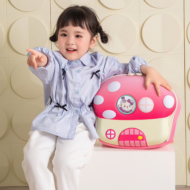 Kindergarten hard-shell schoolbags for children aged 3-5 in the middle and small classes, children's backpacks for boys and girls, eggshell school enrollment backpacks 4 details Picture