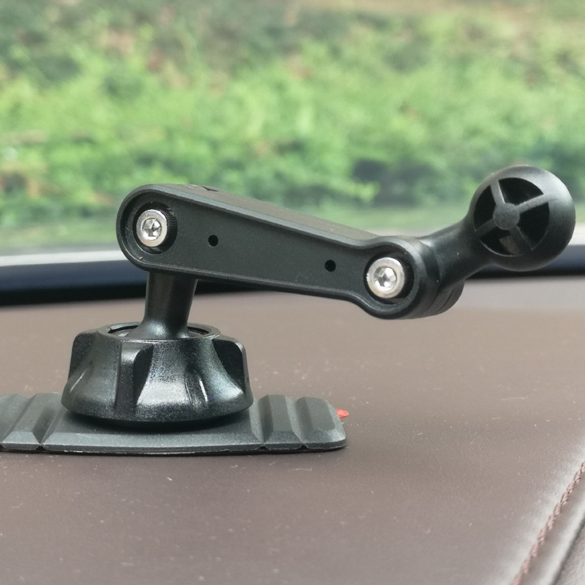 Car screen expansion extension connecting rod suction cup base silicone adhesive accessory, double-joint ball head mobile phone stand Specification drawing