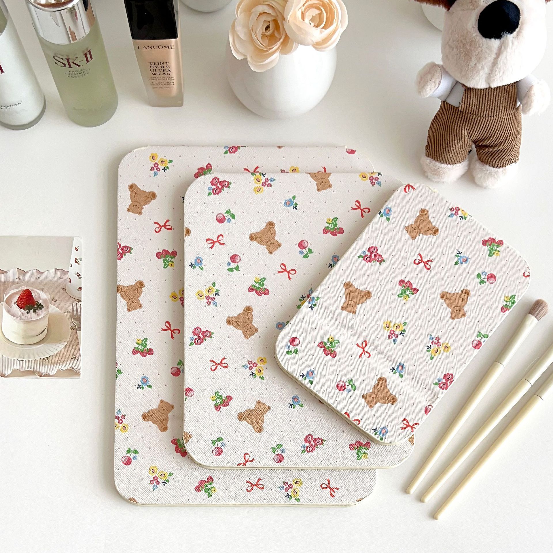 Cartoon bear folding small mirror, makeup mirror, student dormitory desktop dressing mirror, desktop standing portable mirror Item Picture