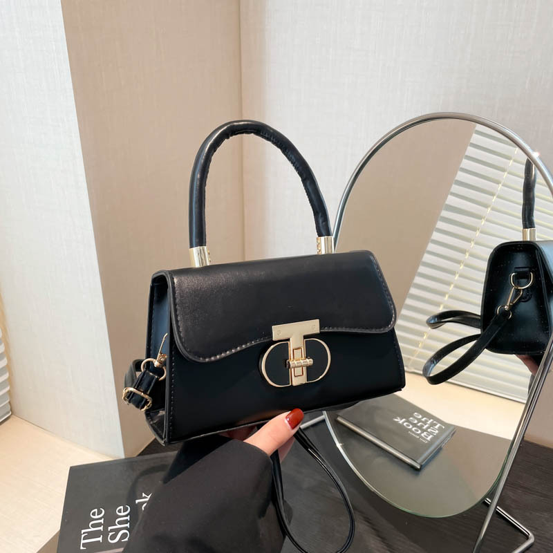 Casual and fashionable handbag, simple and retro small square bag for women, Spring 2025 new style women's bag, casual and retro single-shoulder bag full figure
