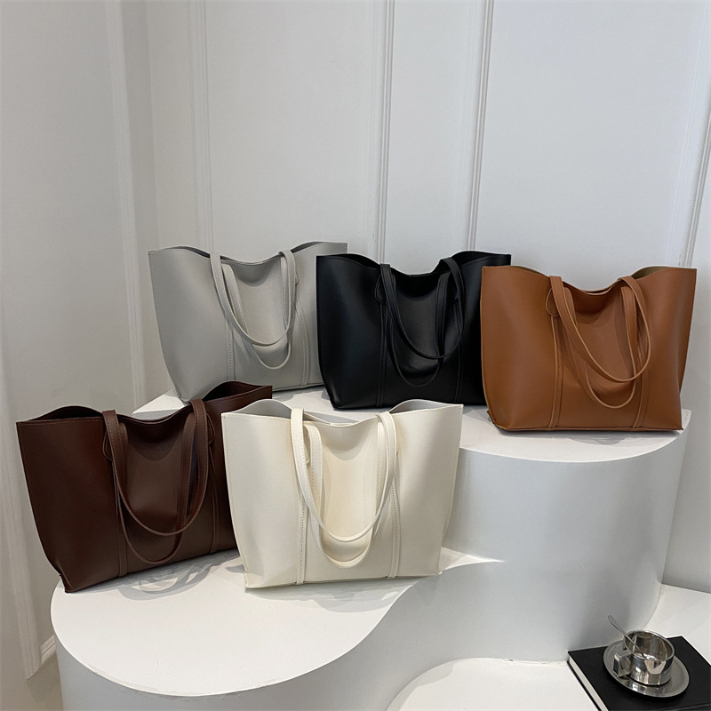 Winter handbag for women 2024 New Korean style, trendy and simple, large-capacity soft leather tote bag, fashionable and patchwork single-shoulder bag Application Scenario