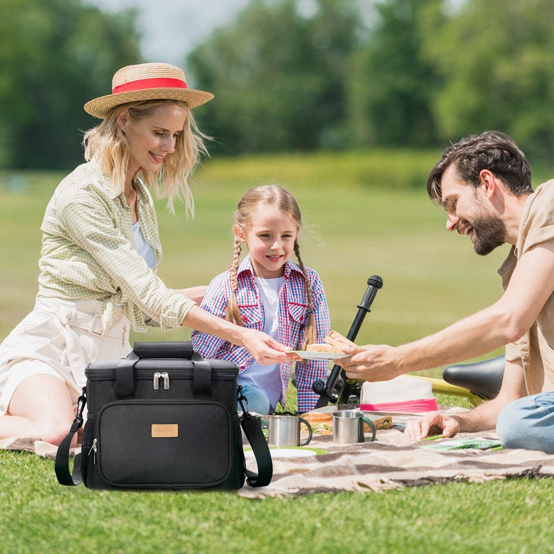 Amazon thickened large-capacity portable picnic bag, PEVA outdoor car ice pack, waterproof single-shoulder crossbody insulated bag details Picture