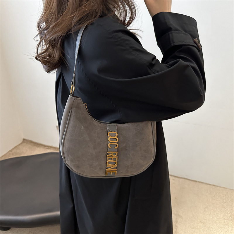 This year, suede suede small bags are in fashion. 2024 new retro and versatile crossbody bags, single-shoulder underarm bags, and hand-held bags details Picture