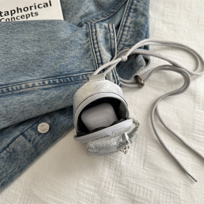 Fashion women's bag 2024 New style, personalized and creative mini headphone bag, hanging accessory bag, trendy women's crossbody bag for export Application Scenario