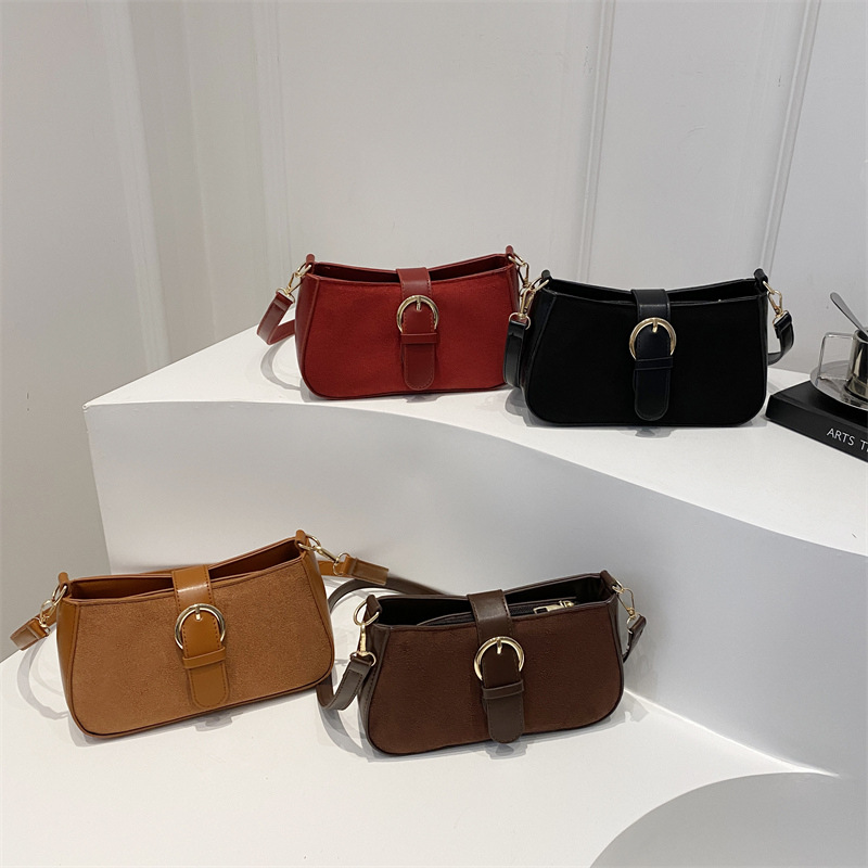 The new vintage women's bag from Maillard in spring, 2025, is a stylish matte leather buckle single-shoulder crossbody bag Application Scenario