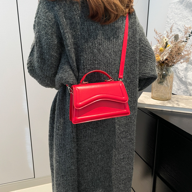A fresh and simple embossed 2024 autumn new women's fashion solid color hand-held crossbody single-shoulder small square bag details Picture