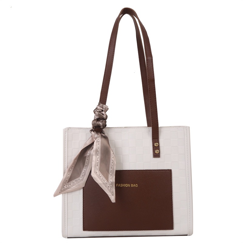 A new trendy student bag with a large capacity under the shoulder and armpits, a stylish checkered Korean style women's bag and a tote bag Item Picture