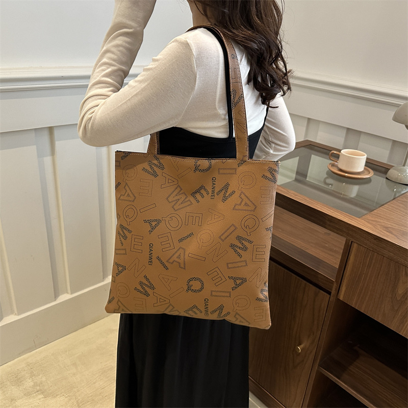 2024 Autumn/Winter new large-capacity versatile handbag, women's letter commuting fashion single-shoulder bag, tote bag Specification drawing