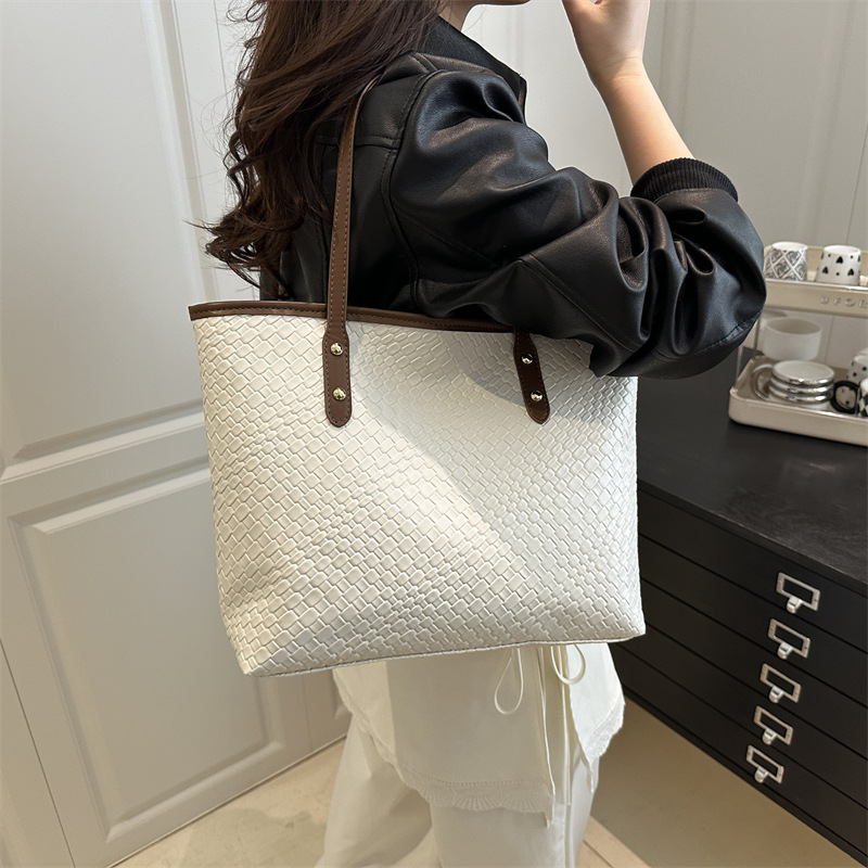 Cross-border simple and fashionable woven pattern women's bag tote bag 2025 Spring New large bag casual single-shoulder bag details Picture