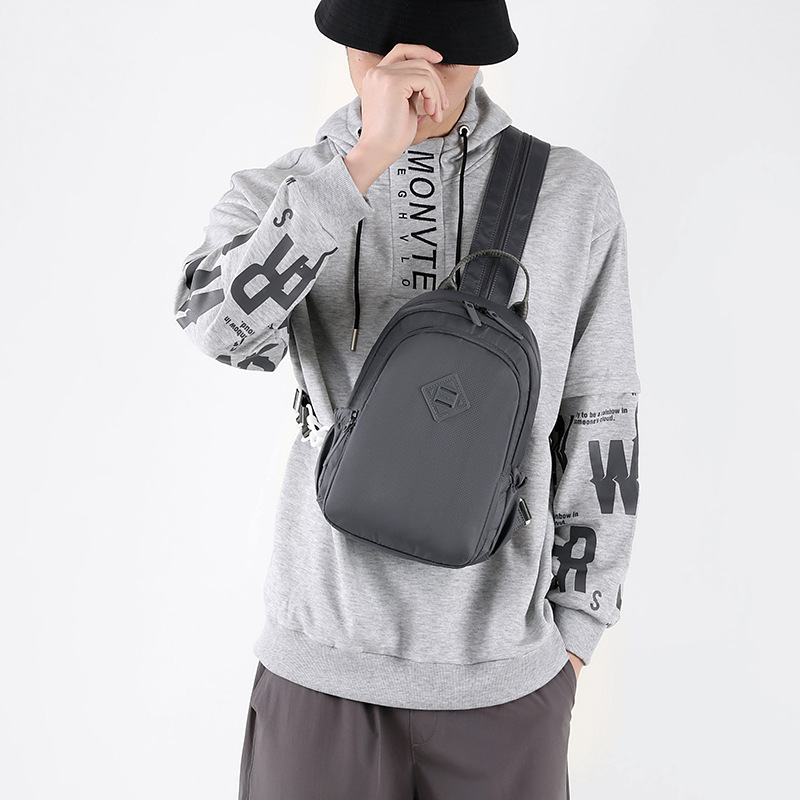 The new men's and women's casual travel chest bag can be carried across borders on both shoulders or diagonally. It is a multi-functional outdoor single-shoulder crossbody bag Application Scenario