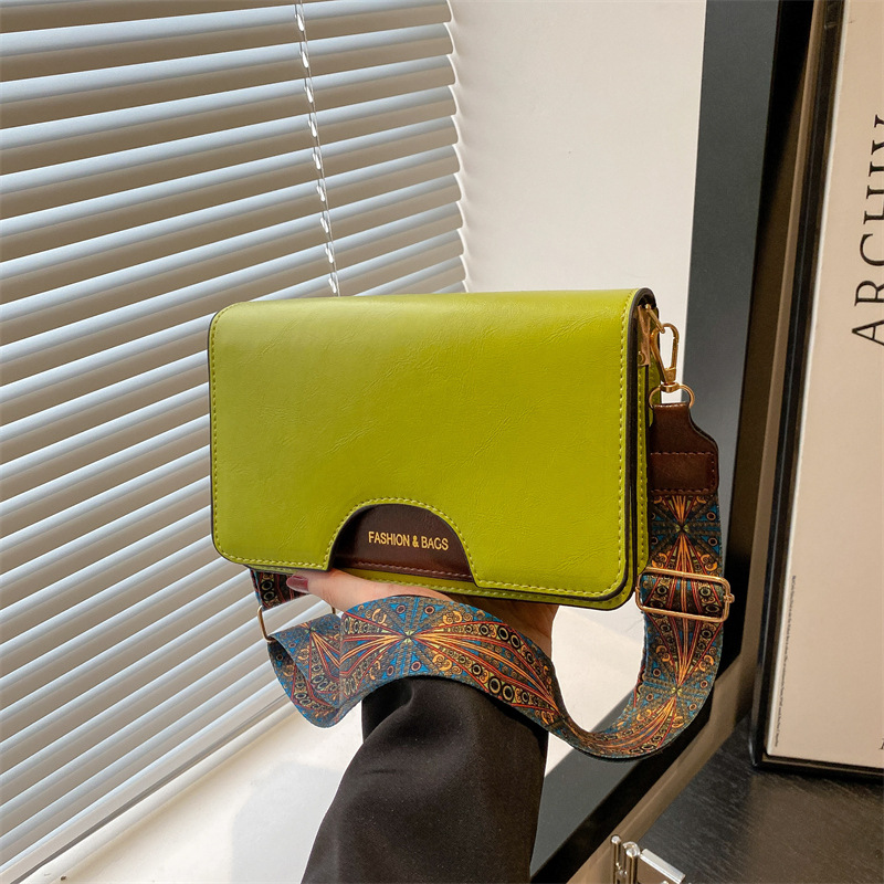 Trendy women's bags, women's single-shoulder bags, versatile business commuting bags, backpacks, single-shoulder crossbody bags, small square bags, trendy women's bags full figure