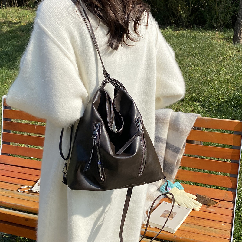 Trendy large-capacity tote bag for women 2024 New style, fashionable and versatile backpack, casual double-zipper commuting single-shoulder bag full figure