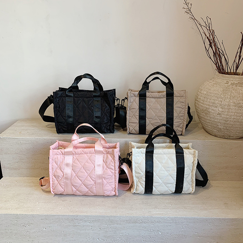 Nylon fabric handbag for women, 2024 autumn/winter Korean style, stylish, large capacity, versatile, embroidered thread single-shoulder crossbody bag Application Scenario