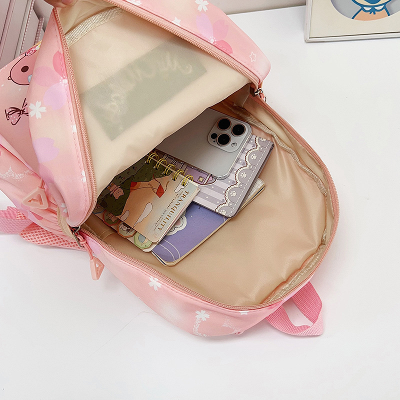 Cute and dreamy Melody Big Eared Dog girl backpack, cartoon children's fashionable casual backpack, kindergarten schoolbag Application Scenario