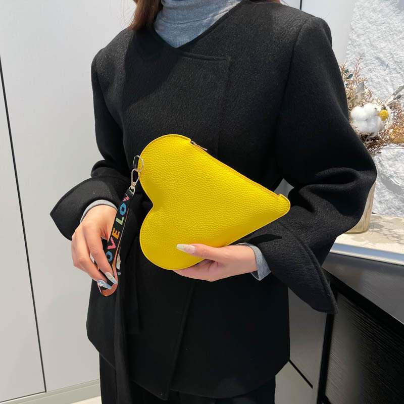 Cross-border Women's Bag 2025 Spring New Style European and American fashionable heart-shaped bag, versatile handbag, red envelope for women Specification drawing