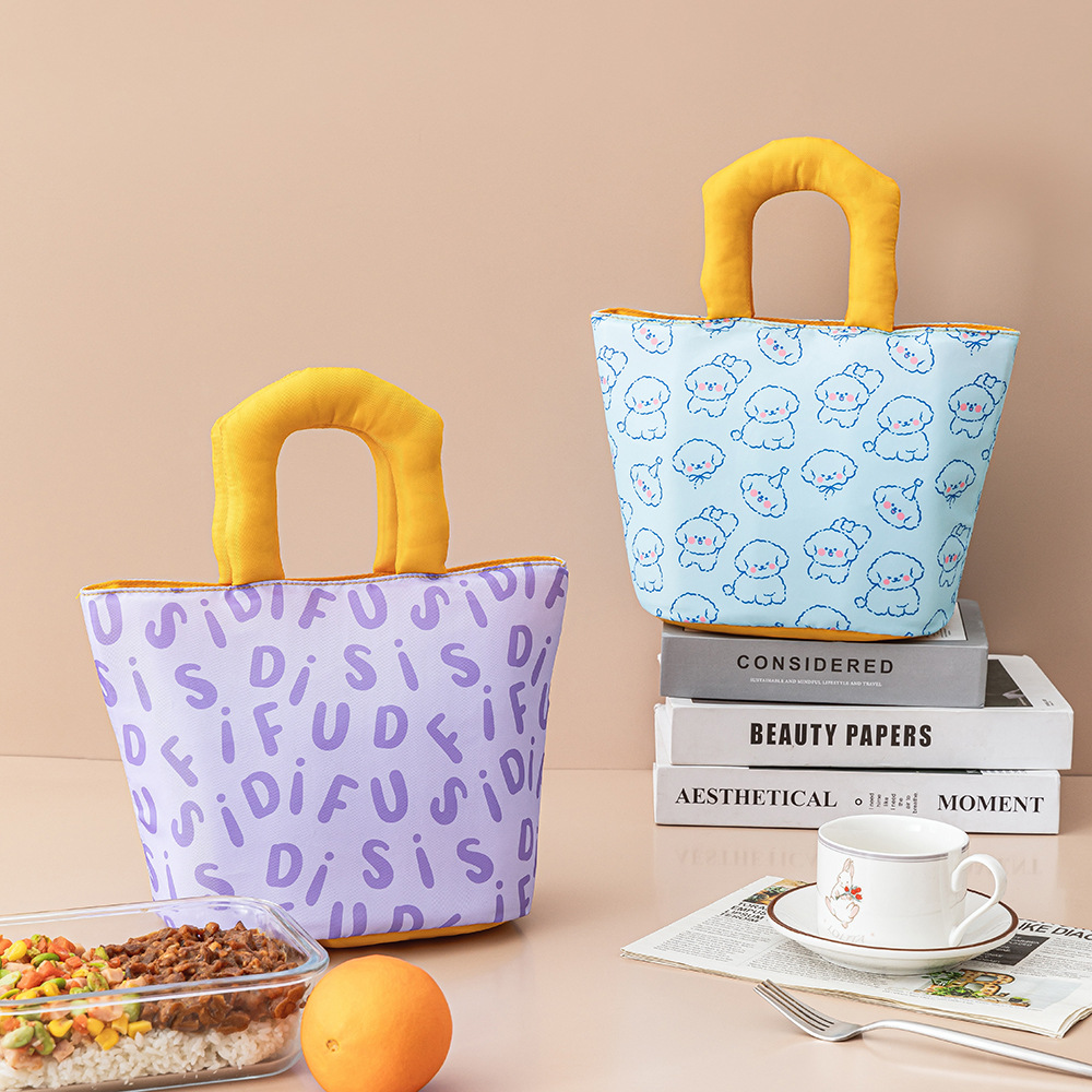 New bento bags, cute lunch bags, soft and adorable ice packs, large-capacity aluminum film insulated bags, hand-held wear-resistant lunch box bags Application Scenario