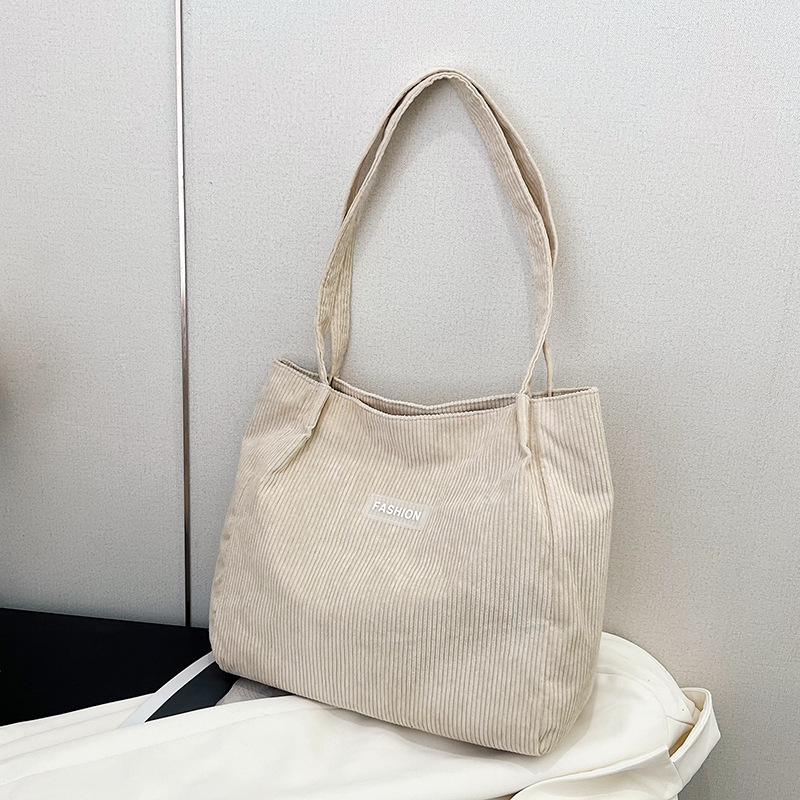 The 2024 new style of casual single-shoulder bag for women is in stock. The simple and stylish textured tote bag and the single-shoulder armpit bag are selling well Specification drawing