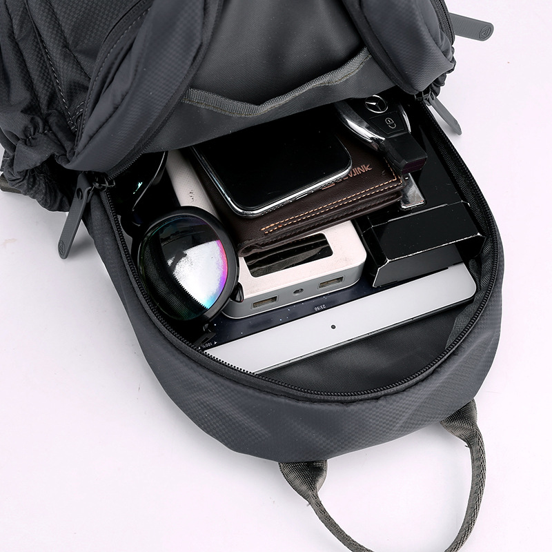 The new men's and women's casual travel chest bag can be carried across borders on both shoulders or diagonally. It is a multi-functional outdoor single-shoulder crossbody bag details Picture