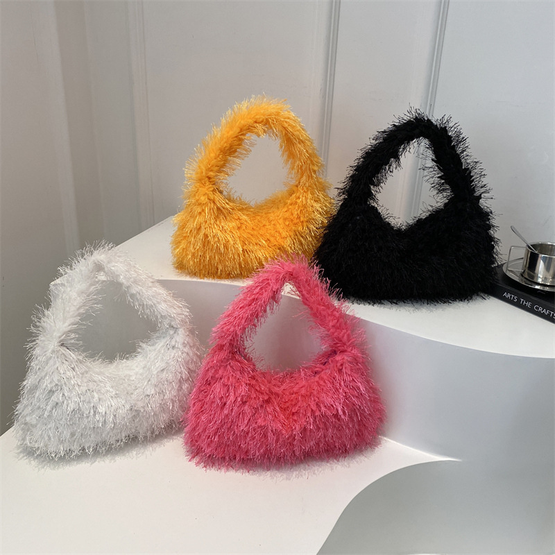 A new autumn and winter plush handbag from Europe, America, Japan and South Korea in candy color, cute and fashionable. It is a cotton candy hand-held armpit bag Application Scenario