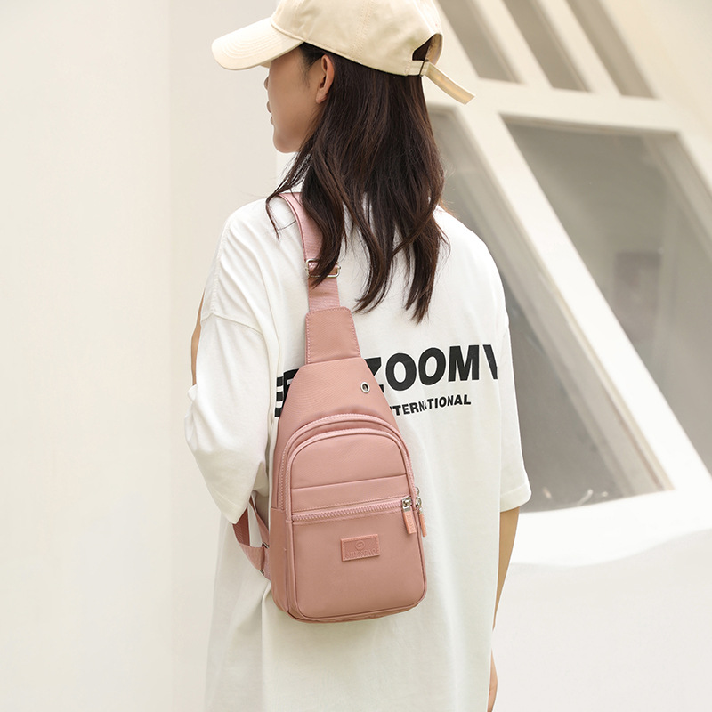 New cross-border travel fashion chest bag for women, Oxford fabric waterproof travel crossbody bag, lightweight and large-capacity chest bag Application Scenario