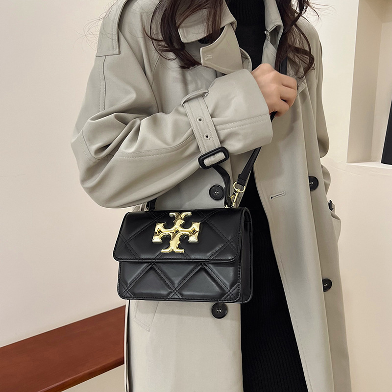 A niche design women's bag for 2024, a small square bag with diamond-patterned stitching, a high-quality commuting single-shoulder hand-carry bag for underarm use details Picture