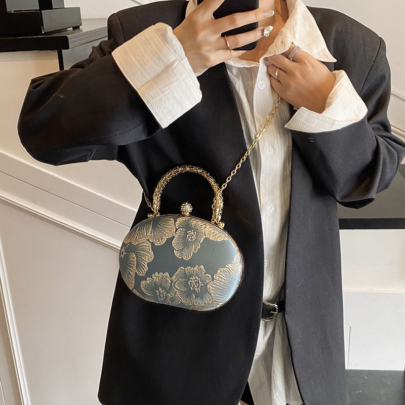 Hand-held shoulder bag, cheongsam, Korean style, unique new Chinese style, stylish 2025, large capacity lace lapel women's chain bag Specification drawing