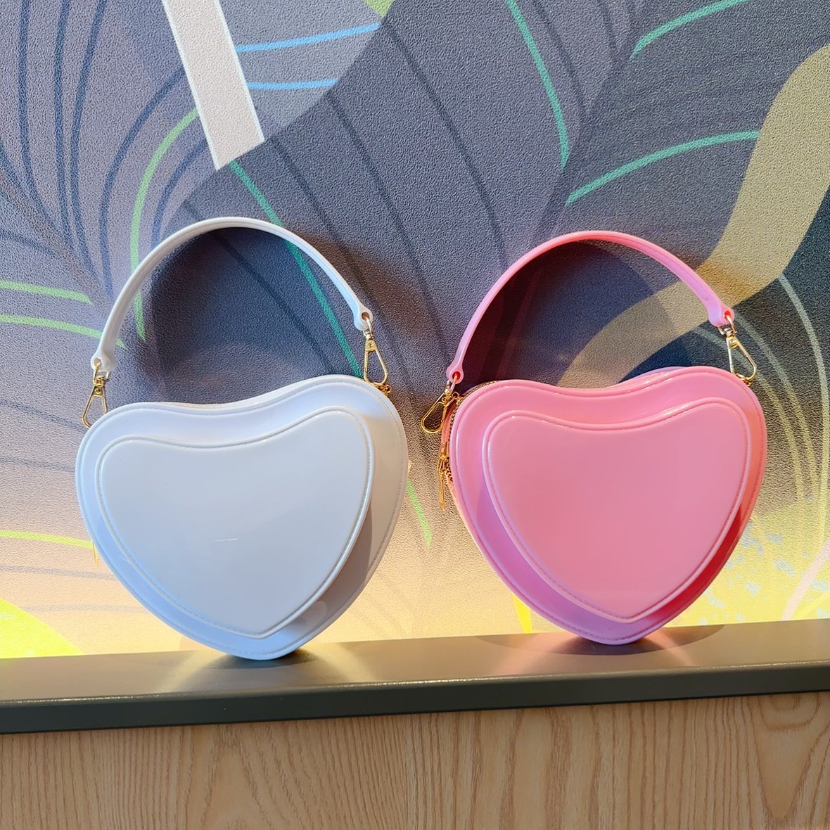 2025 New style PVC cute mini ins heart-shaped bag, children's handbag, women's crossbody Barbie jelly bag Application Scenario