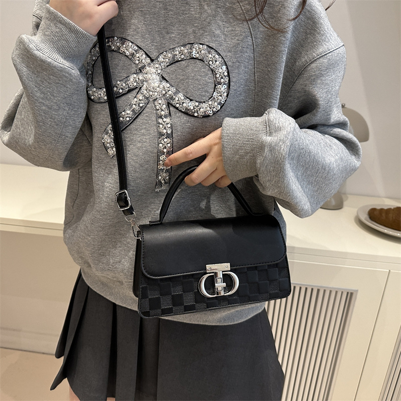High-end small women's bag 2024 new style, fashionable and versatile, retro single-shoulder crossbody bag, ladies' hand-held small square bag details Picture