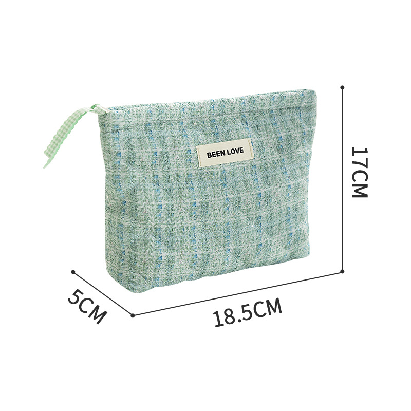 The new Xiu Meng hand-held storage bag is a fashionable small chanel-style makeup bag and a portable makeup bag for women. It has a large capacity and a high-end feel Item Picture