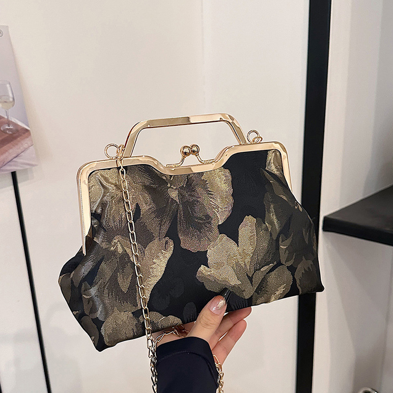National trend embroidery, Chinese-style retro small square bag, hand-held crossbody bag, cheongsam, ethnic style casual bag, lip-shaped buckle bag full figure