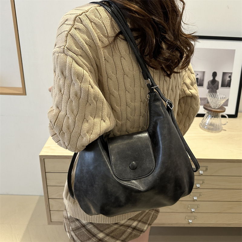 High-end quality large-capacity backpack for women, new winter 2024 fashionable commuting single-shoulder bag, casual and versatile tote bag Specification drawing