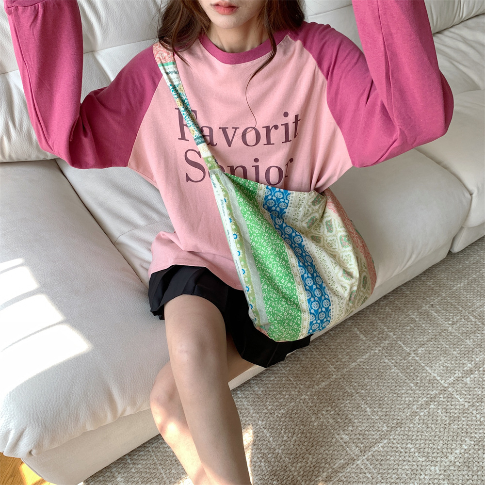 13165 Summer 2023 New Style floral Korean canvas crossbody bag, student retro hand-held large cloth bag, underarm bag details Picture