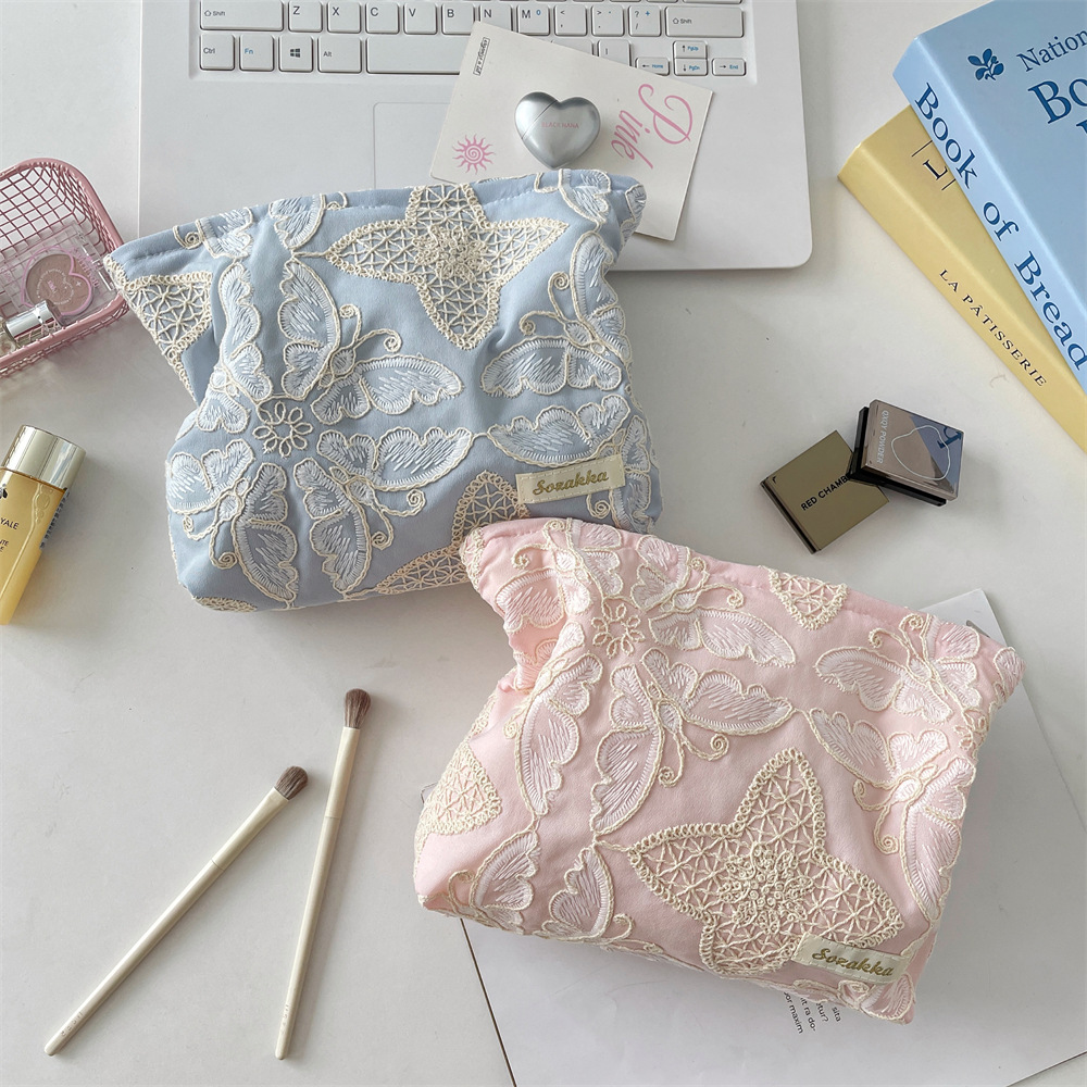 5747 Three-dimensional Butterfly Makeup Bag, Portable skin care Products Storage Bag, Travel Toiletry Bag, Small square Bag, Hand-held bag Application Scenario