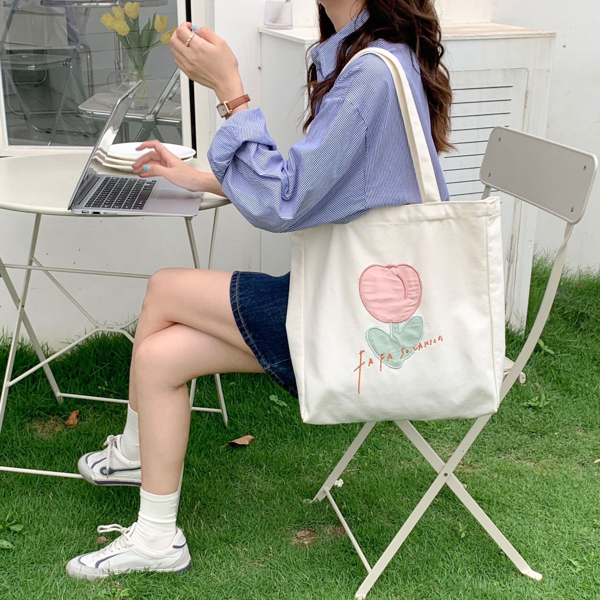 24162 Embroidered tulip large-capacity tote bag, canvas bag, student shopping bag, women's casual single-shoulder bag Specification drawing