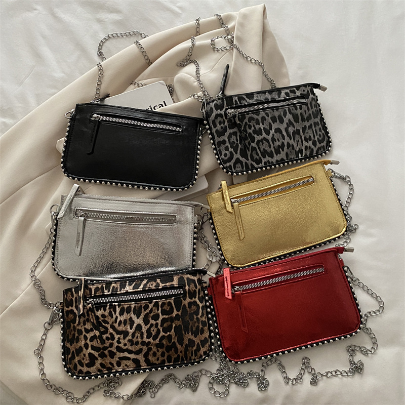 Cross-border bag Women 2025 Spring New Trendy and fashionable envelope bag, versatile and stylish women chain bag, retro crossbody bag Application Scenario