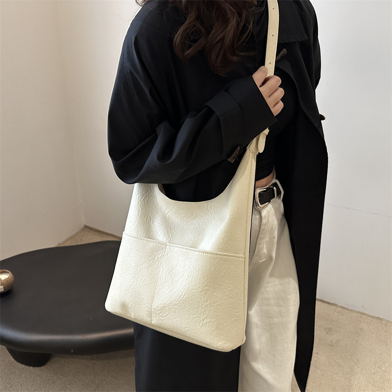 A simple and casual ladies' 2024 new style casual large-capacity retro personalized double-pocket crossbody single-shoulder tote bag for women details Picture