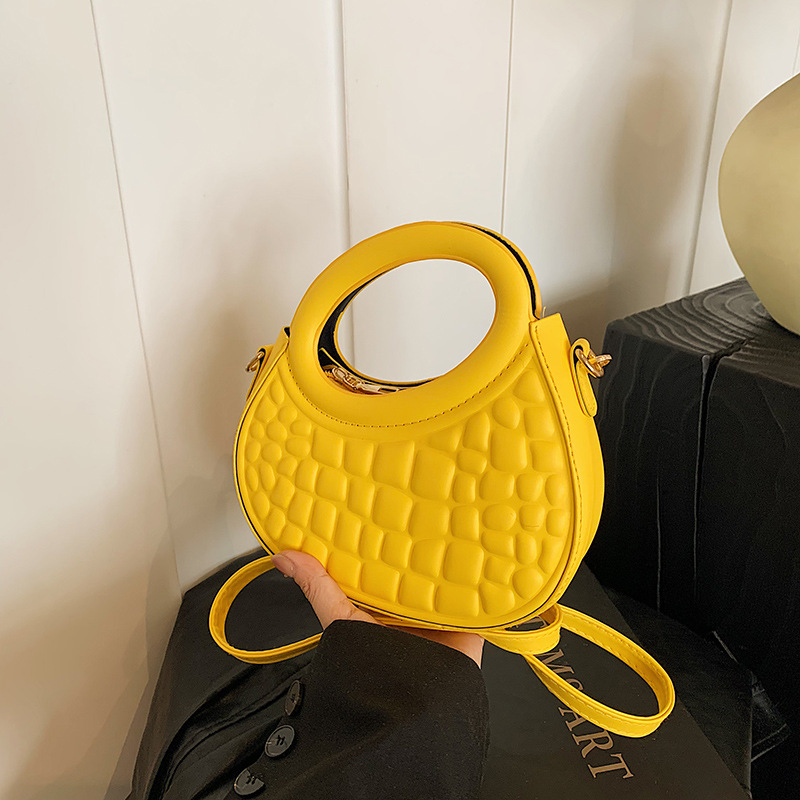 Pleated, trendy and simple ins crossbody bag 2024 new autumn hand-held shoulder bag for women, commuter bag for women full figure