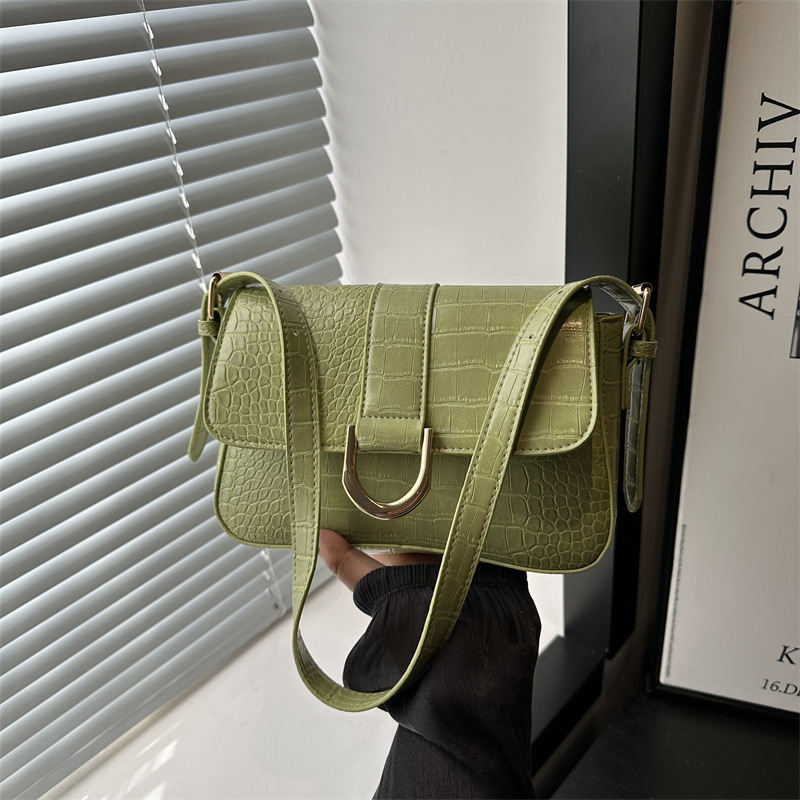 Solid color retro large-capacity 2025 spring new style simple, casual and fashionable crossbody single-shoulder underarm small square bag for women full figure