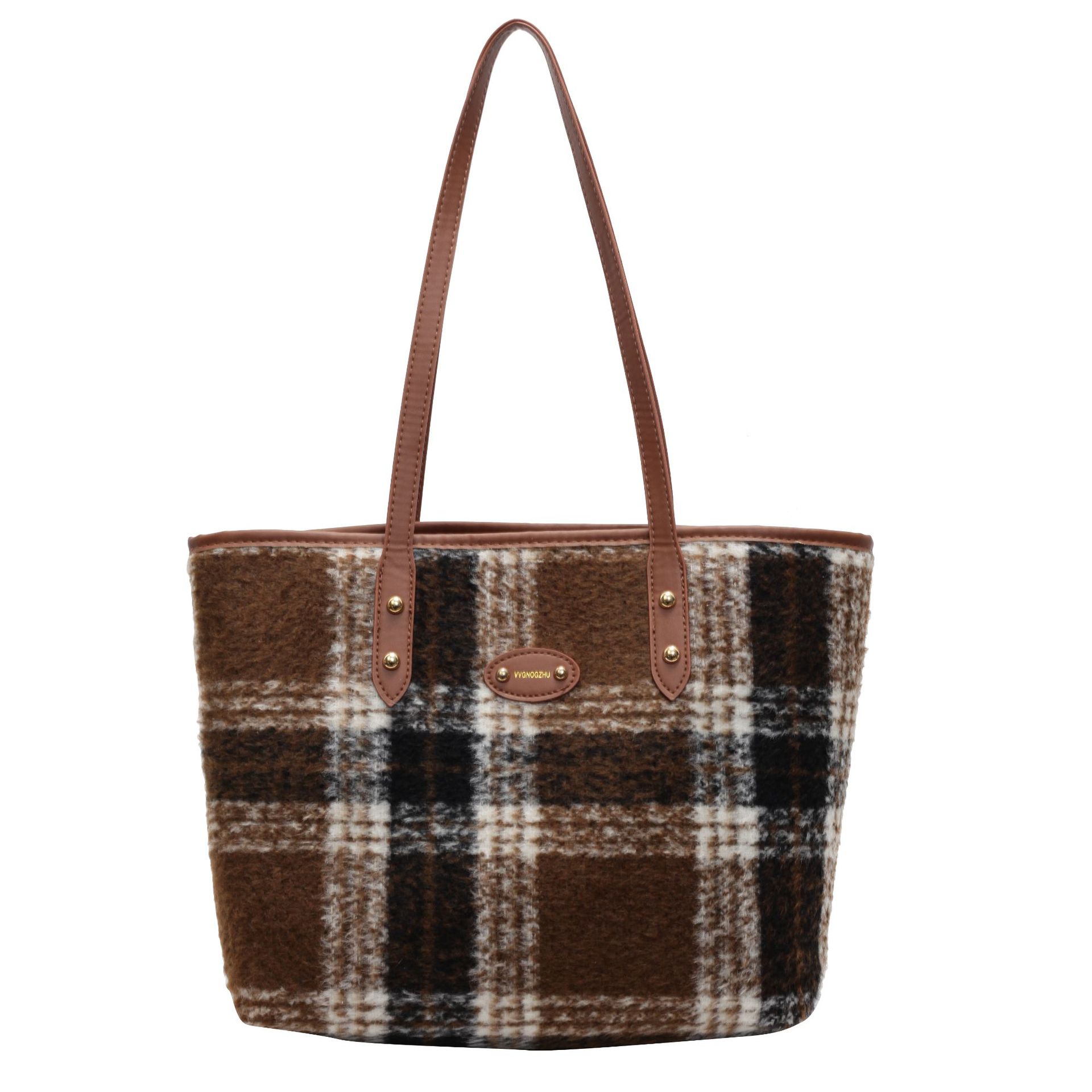 Large-capacity, stylish and trendy commuter 2024 winter new style woolen checkered single-shoulder tote bag for women Item Picture