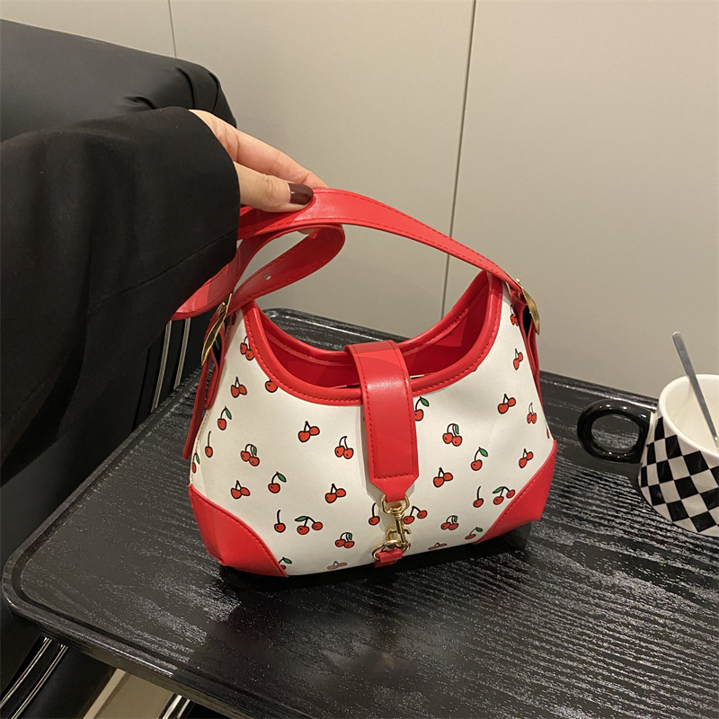 Simple and large-capacity crossbody bag for women 2025 new style, versatile strawberry print single-shoulder underarm bag, small square bag full figure