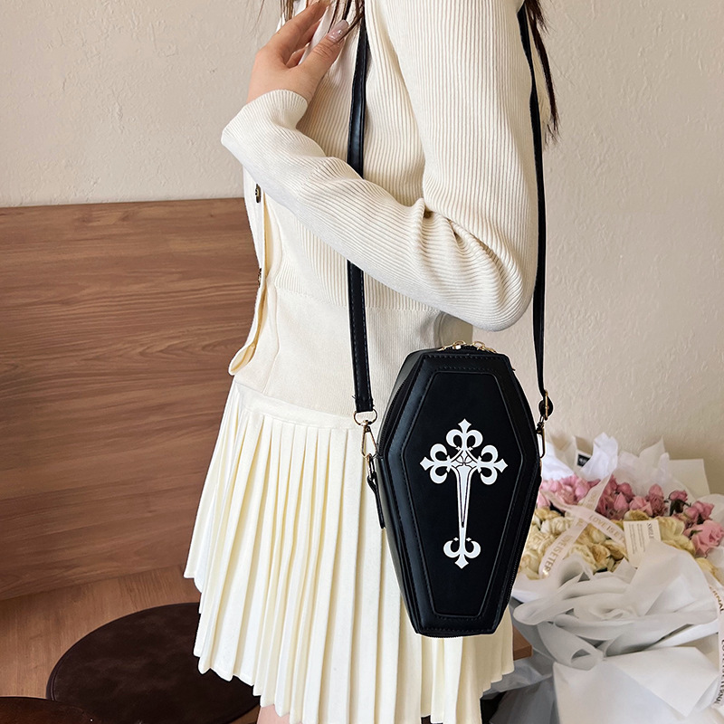 A stylish and elegant women's bag for the winter of 2024, featuring a printed cross with a mobile phone and loose change, is a single-shoulder crossbody bag for women Specification drawing