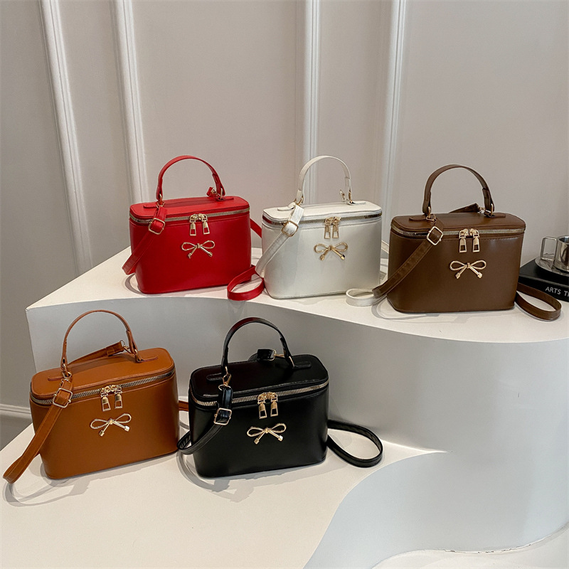 High-end single-shoulder small bag, crossbody bag, women's bag, styling bag, versatile red envelope, chain bag, mobile phone box bag Application Scenario